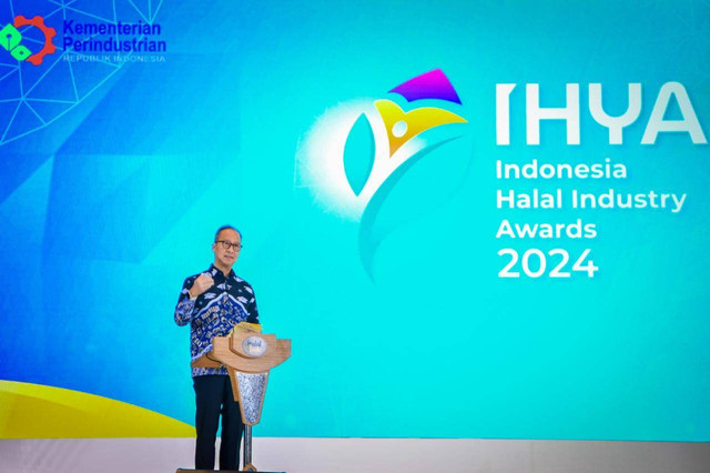 Menteri Perindustrian Agus Gumiwang Kartasasmita pada Penganugerahan Indonesia Halal Industry Awards (IHYA) 2024 di ICE BSD , Tangerang, Jumat (27/9). Dok. Kemenperin