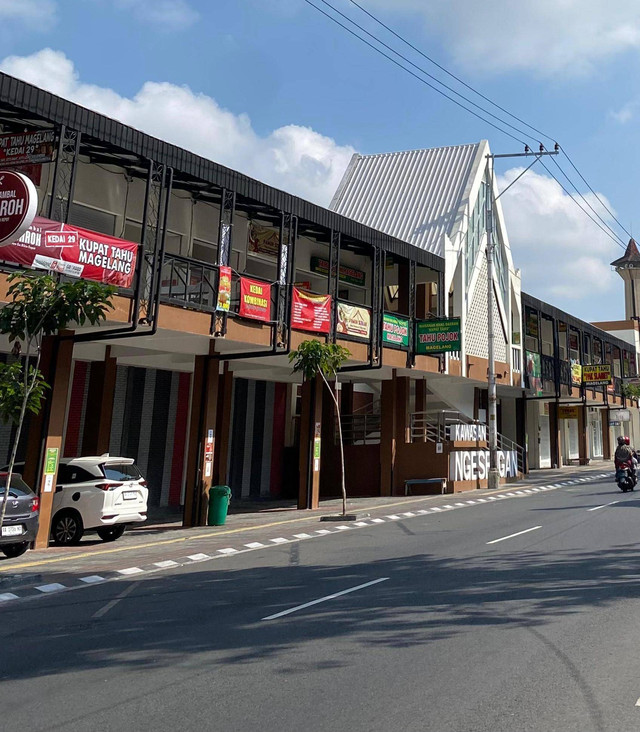 Street Food Kawasan Ngesengan, Kota Magelang. Foto: Ekhwan Kent Marcel