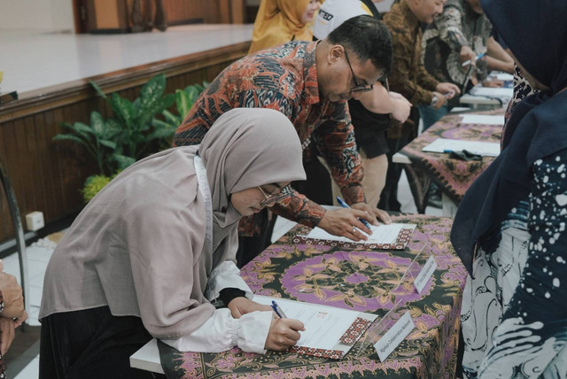 Penandatanganan MoU kerja sama antara 71 SMK di DIY dengan 10 perusahaan multinasional. Foto: Pemda DIY