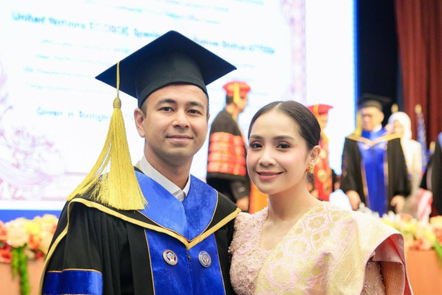 Raffi Ahmad dapat gelar Doktor Kehormatan dari Universal Institute of Professional Management (UIPM), Thailand. Foto: Instagram/ @raffinagita1717