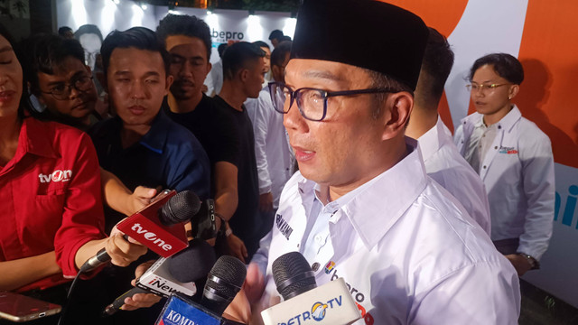 Cagub Ridwan Kamil-Suswono mendapat dukungan dari relawan bernama Bepro, Senayan, Jakpus, Sabtu (28/9). Foto: Thomas Bosco/kumparan