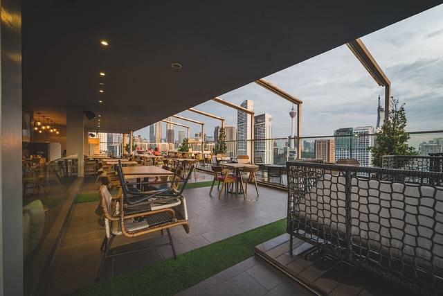 Cafe rooftop di Bnadar Lampung. Foto hanya ilustrasi, bukan tempat sebenarnya. Sumber: Unsplash/tianya1223