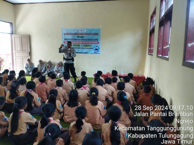 Polsek Tanggunggunung Lakukan Sosialisasi Penanaman Karakter di SDN 1 Ngrejo