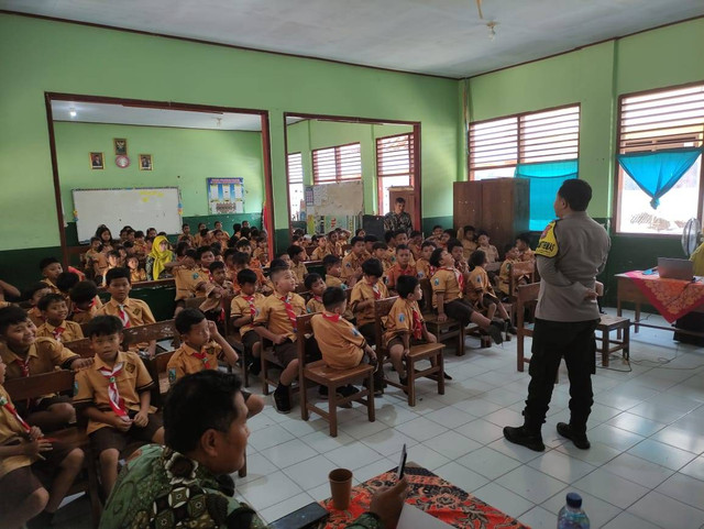 Cegah Bullying di Sekolah, Polsek Pagerwojo Lakukan Penyuluhan di SDN 