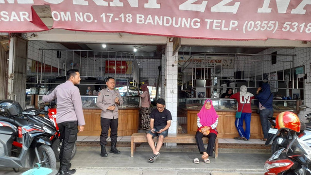 Mencegah Gangguan Kamtibmas, Polsek Bandung Patroli di Pasar dan Toko Emas