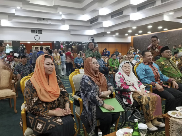 Istri hingga anak Gus Dur menghadiri acara silaturahmi kebangsaan MPRI RI di Kompleks Parlemen, Senayan, Jakarta Pusat, Minggu (29/9/2024). Foto: Zamachsyari/kumparan