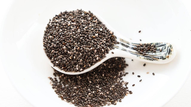 Chia Seed (Sumber: https://unsplash.com/photos/black-beads-in-clear-glass-jar-TZOYfErRQEE?utm_content=creditShareLink&utm_medium=referral&utm_source=unsplash)