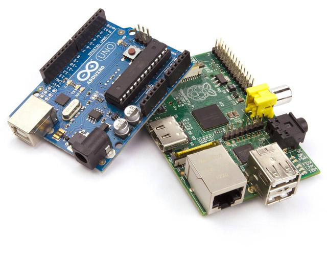 Arduino Uno (sumber:https://pixabay.com/id/)