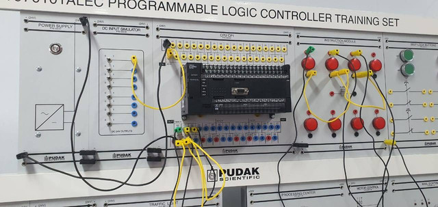 Ini adalah alat PLC yang digunakan di Laboratorium Rekayasa Instrumentasi Dan Automasi.Sumber Foto:lab rekinsa