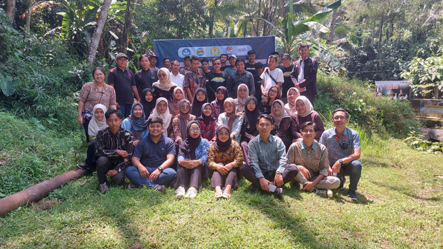 Gambar 1. Tim Pengabdian Masyarakat dari Universitas Jenderal Soedirman (UNSOED) dan Pokdakan