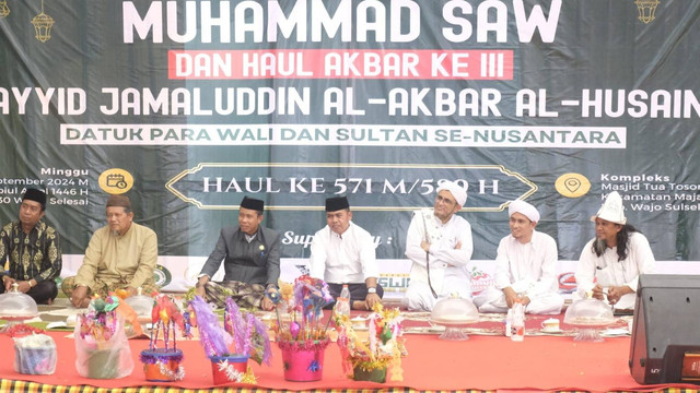 Calon Bupati Wajo Andi Rosman menghadiri Maulid Nabi Muhammad SAW di kompleks Masjid Tua Tosora. Foto: Dok. Kabar Wajo