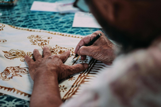 Ilustrasi salah satu tradisi nusantara yang erat hubungannya dengan seni dekorasi, Foto: Pexels/ Nur Andi Ravsanjani Gusma