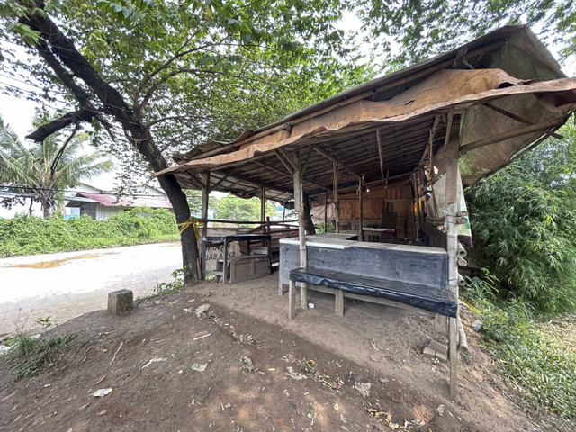 Gubuk tempat berkumpul pemuda pada Sabtu (21/7) dini hari di Kali Bekasi. Foto: Dok. Lipsus kumparan