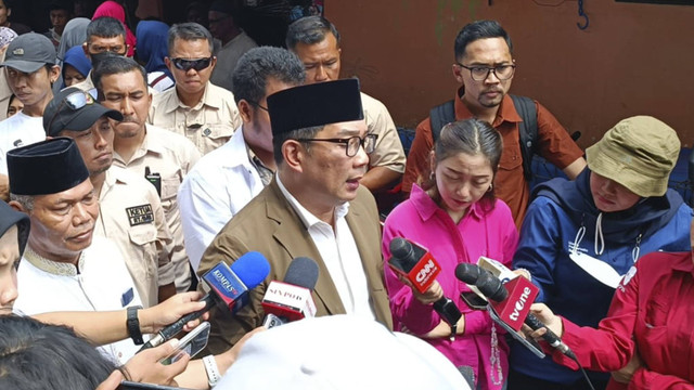 Cagub Jakarta, Ridwan Kamil saat diwawancarai wartawan usai silaturahmi ke kediaman Ketua Dewan Masjid Indonesia DKI Jakarta, Papanggo, Tanjung Priok, Jakarta Utara, Senin (30/9/2024). Foto: Fadlan Nuril Fahmi/kumparan