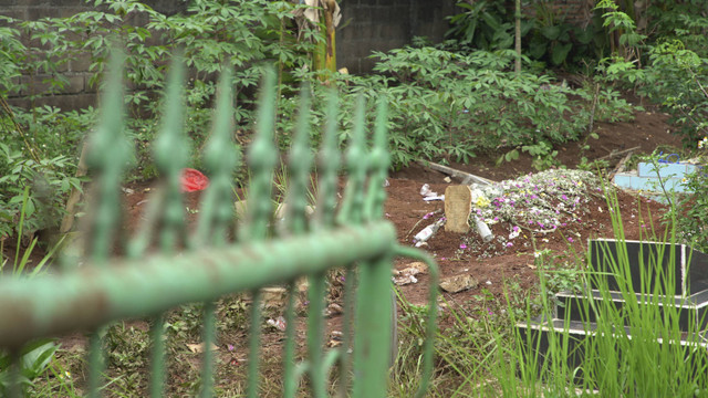 Pusara Muhammad Rizky, korban tewas di Kali Bekasi. Foto: Subhan Zainuri/kumparan