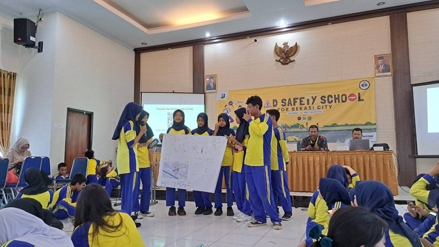 Siswa-siswi SMPN 2 Bekasi mengikuti Road Safety School Program (RSSP) 2024 yang digelar Bridgestone Indonesia. Foto: dok Bridgestone