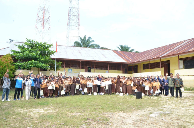 Bank Kalbar bersama OJK menggelar sosialisasi di Badau. Foto: Dok. Bank Kalbar