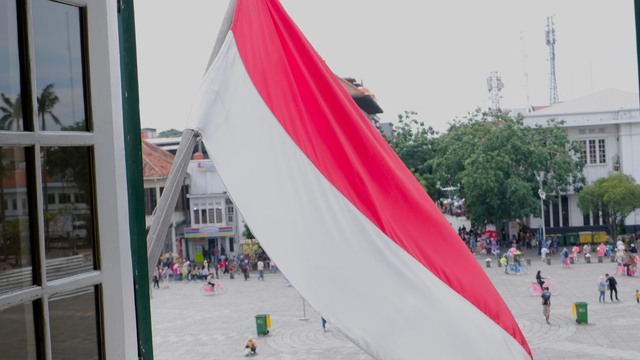 Ilustrasi Makna Bendera Setengah Tiang. Sumber: Unsplash/Inna Safa