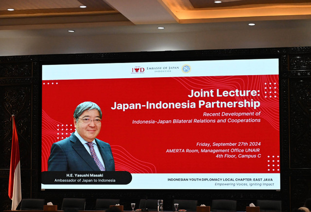 Photo by staff of Joint Lecture with Ambassador of Japan to Indonesia 