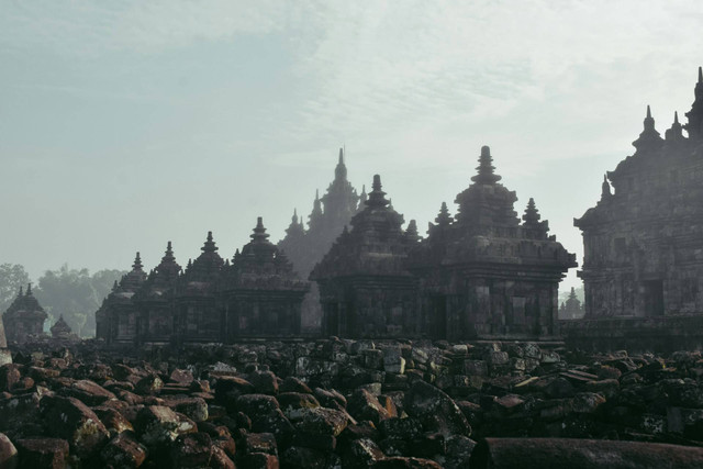 Candi Prambanan di Klaten atau Jogja. Foto hanya ilustrasi, bukan tempat sebenarnya. Sumber; Unsplash/elang wardhana