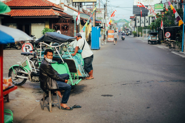 Ilustrasi Manfaat Registrasi Penduduk, Foto: Unsplash/Farhan Abas