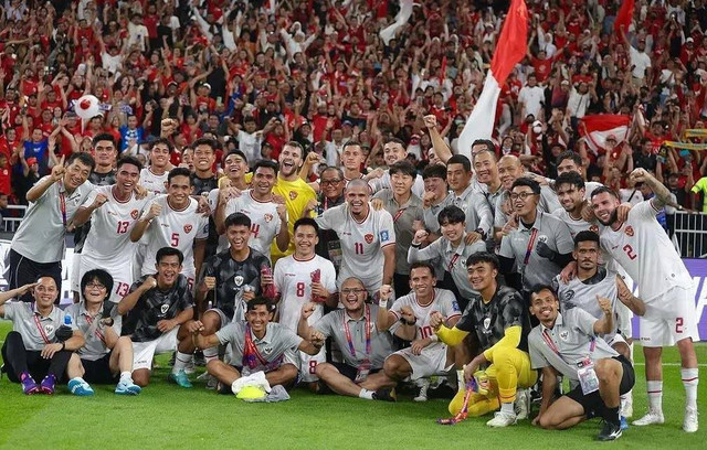 Para pemain dan staff pelatih Timnas Indonesia seusai menahan imbang Arab Sausi 1-1 dalam laga pertama Grup C Putaran Ketiga Kualifikasi Piala Dunia 2026 zona Asia di Jeddah, 6 September 2024 WIB. (Instagram/@PSSI)