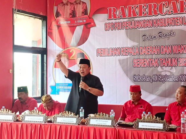 Calon Gubernur Lampung, nomor urut 1 Arinal Djunaidi dalam Rakercabsus DPC PDIP Kabupaten Lampung Timur | Foto : Ist