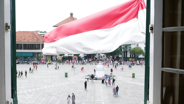 Ilustrasi mengapa tanggal 30 september mengibarkan bendera setengah tiang. Sumber: inna safa/unsplash