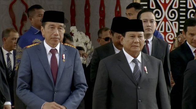 Presiden Jokowi bersama Prabowo Subianto tiba di acara pelantikan anggota DPR dan DPD Periode 2024-2029 di Kompleks Parlemen Senayan, Selasa (1/10/2024). Foto: Dok. Istimewa