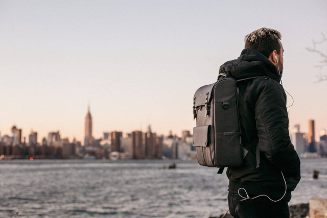 Ilustrasi Rekomendasi Tas Ransel Pria Brand Lokal, Sumber Pexels Vinta Supply Co. NYC