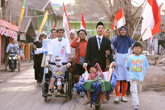 ilustrasi foto Keragaman Masyarakat Indonesia Foto oleh Yaomil Akbar: https://www.pexels.com/id-id/foto/orang-orang-masyarakat-rakyat-manusia-9203969/  