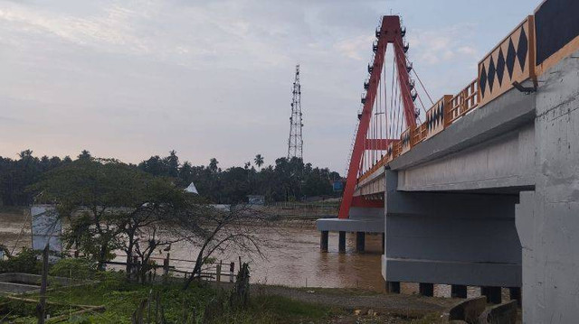 Jembatan Batang Hari berada di Kabupaten Dharmasraya Provinsi Sumatera Barat (Foto : Dokumen Pribadi)