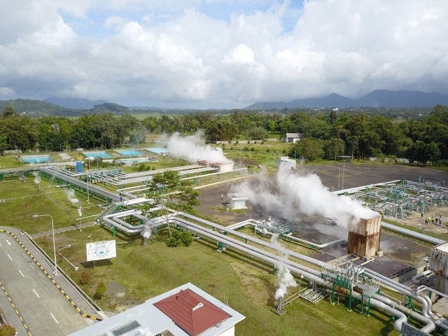 Foto Pembangkit Listrik Tenaga Panas Bumi (PLTP). Sumber: Kementerian Energi dan Sumber Daya Mineral Republik Indonesia RI (ESDM)