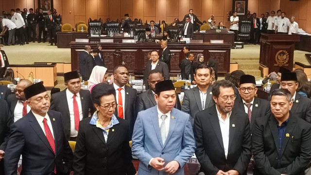 Sultan Bachtiar Najamudin usai menang perolehan suara pemilihan Ketua DPD periode 2024-2029 di DPD RI, Rabu (2/10).  Foto: Thomas Bosco/kumparan