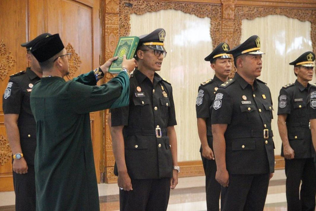 Lantik Pejabat Baru, Kakanwil Kemenkumham Jateng Berpesan Untuk Bekerja Cerdas dan Profesional