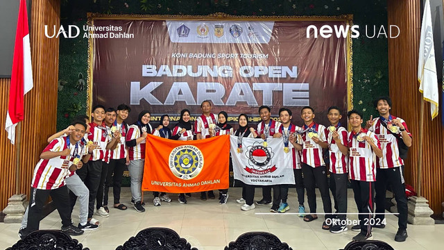 UKM Karate Universitas Ahmad Dahlan (UAD) pada Badung Open Karate International Championship II (Dok. Karate UAD)