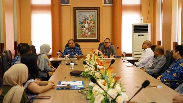 Rapat koordinasi antara Kemenkumham Sulawesi Utara dan Kantor Regional XI BKN Manado dalam rangka persiapan ujian CAT bagi calon notaris tahun 2024.