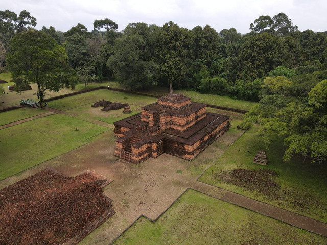 Salah satu candi yang terdapat di Kompeks Percandian Muaro Jambi (Sumber Foto : Wonderful Indonesia)