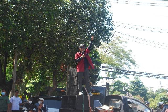 aksi demnstrasi oleh mahasiswa surabaya, sumber: pribadi