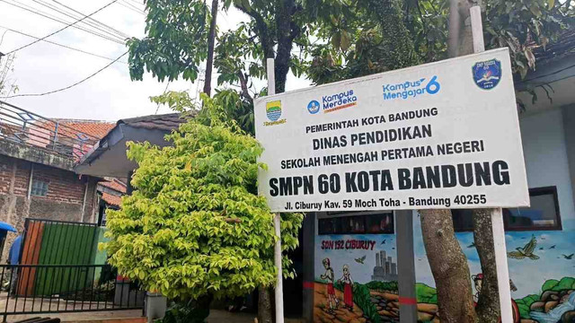 Suasana SMPN 60 Bandung, di Jalan Ciburuy, Kecamatan Regol, Rabu (2/10). Foto: Robby Bouceu/kumparan