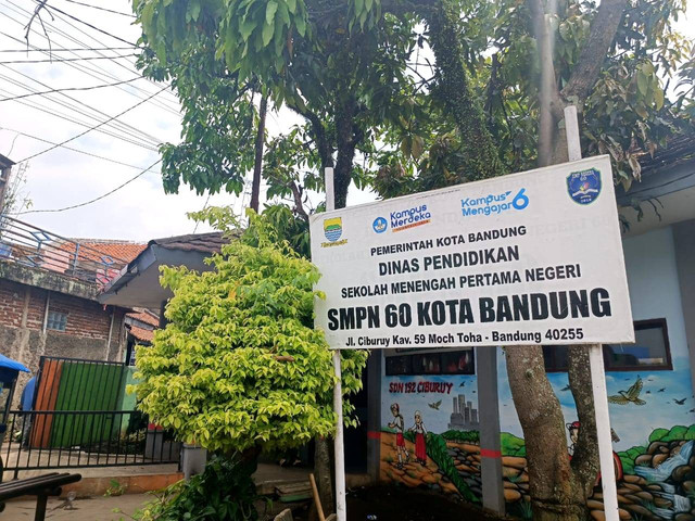 Suasana SMPN 60 Bandung, di Jalan Ciburuy, Kecamatan Regol, Rabu (2/10). Foto: Robby Bouceu/kumparan