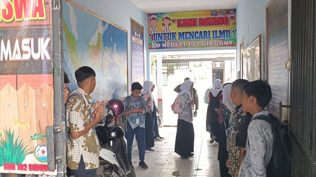 Suasana SMPN 60 Bandung, di Jalan Ciburuy, Kecamatan Regol, Rabu (2/10). Foto: Robby Bouceu/kumparan