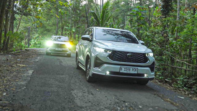 kumparan Eco Journey mencoba Kijang Innova Zenix HEV dan Yaris Cross. Foto: Dok.kumparan