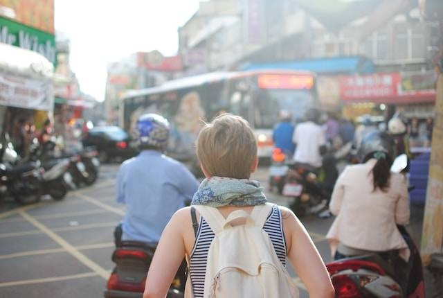 Tips Jalan-Jalan di Jakarta. Foto hanya ilustrasi, bukan tempat sebenarnya. Sumber: Unsplash/Steven Lewis