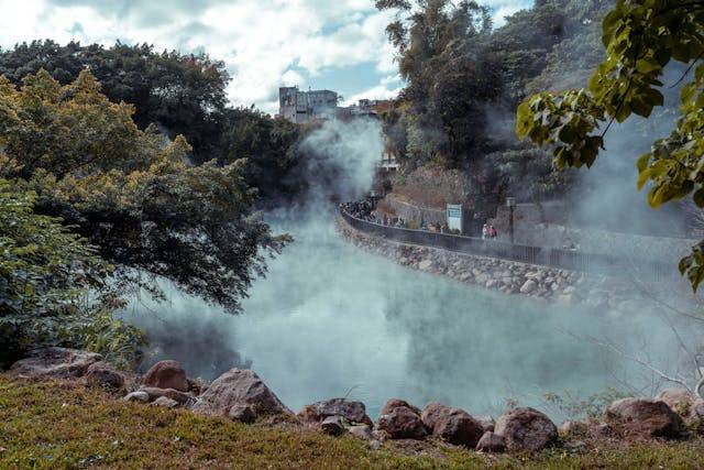 Pemandian air panas di Garut. Foto hanyalah ilustrasi, bukan tempat sebenarnya. Sumber: Pexels/Jimmy Liao