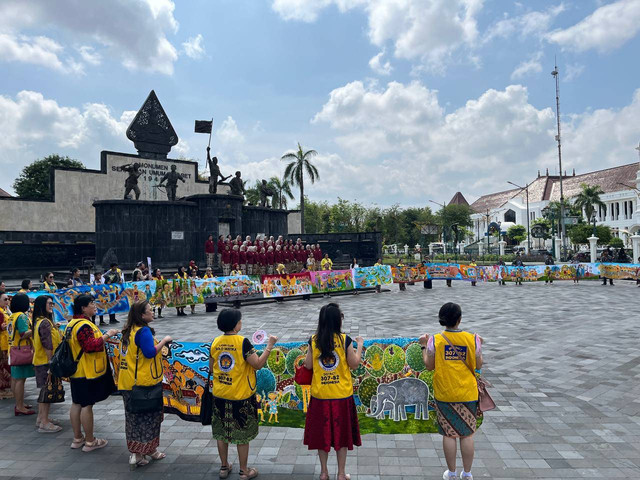 Lukisan batik yang dilukis oleh anak pejuang kanker di Yogyakarta yang dibeli Setpres Jokowi. Foto: M Wulan