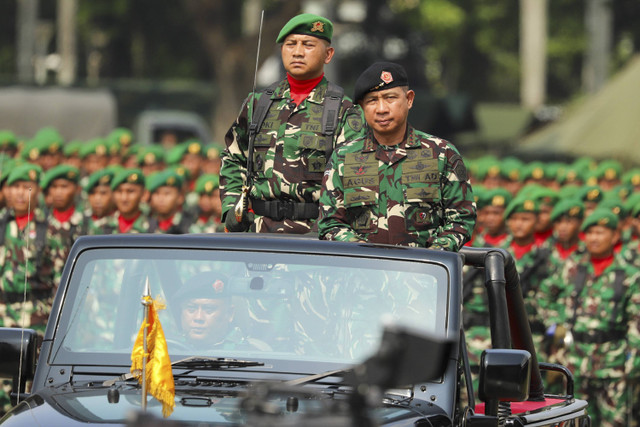 Panglima TNI Jenderal TNI Agus Subiyanto pada acara peresmian Alpalhankam dan Pasukan Penyangga Daerah Rawan di Monas, Jakarta, Rabu (2/10/2024). Foto: Iqbal Firdaus/kumparan