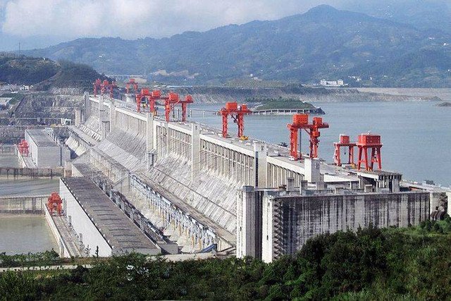 Ilustrasi Pembangkit Listrik Tenaga Air (PLTA) PLTA Three Gorges Dam di China dikukuhkan sebagai bendungan PLTA terbesar di dunia. PLTA merupakan salah satu jenis energi terbarukan Dok PLTA Three Gorges Dam di China