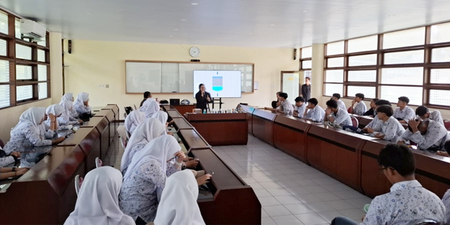 Belajar Pengelolaan Lingkungan, SMA PGII 1 Bandung Kunjungi PPLH IPB University