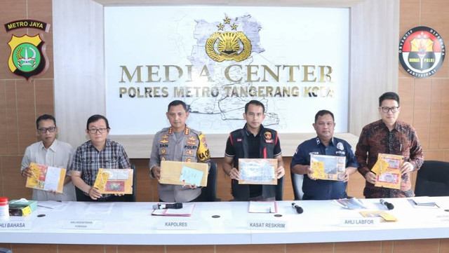 Konferensi pers pembunuhan pasutri lansia di Polres Metro Tangerang, Kamis (3/10/2024). Foto: Dok. Istimewa